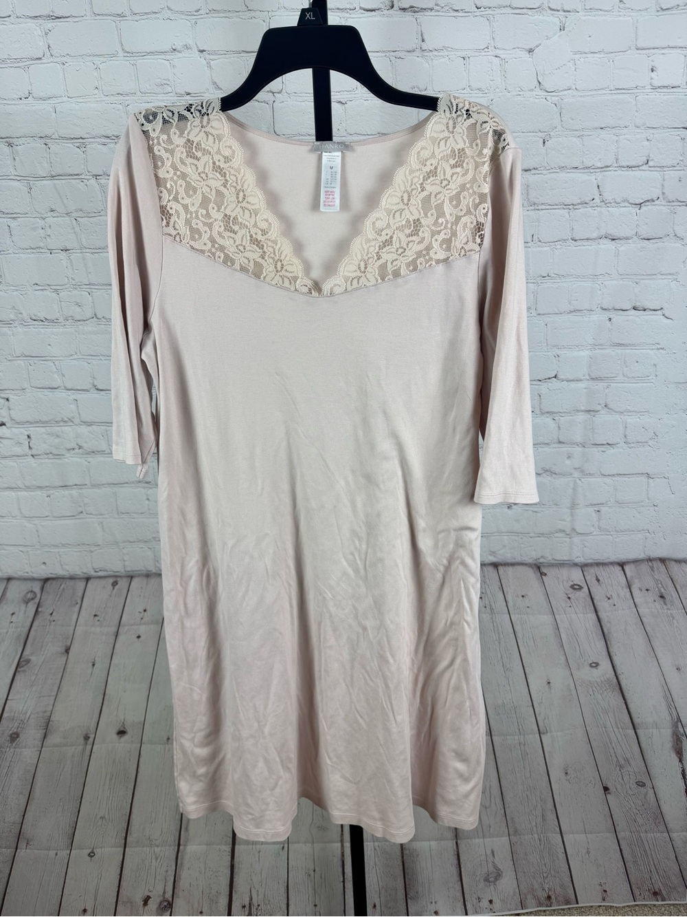 HANRO Moments Lace-Trim Cotton Nightgown – Crystal Pink Size Medium